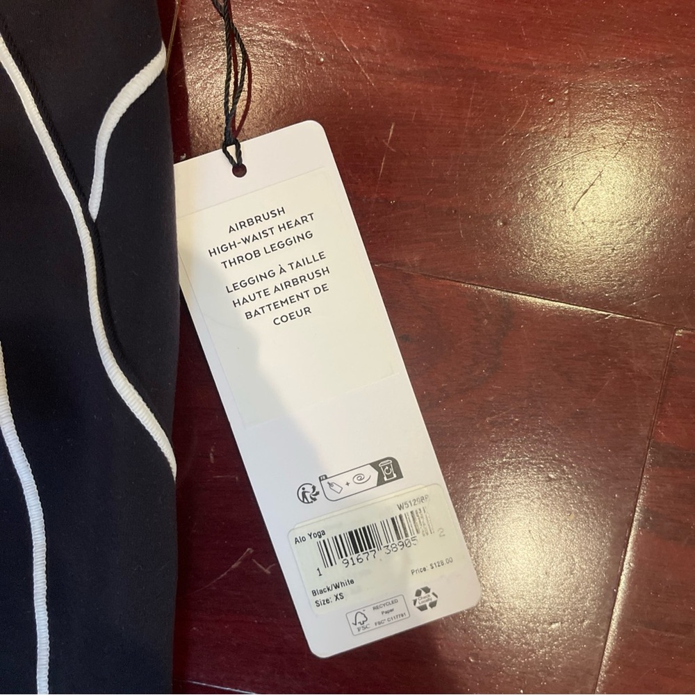 ALO Yoga Airbrush High-Waist Heart Throb Leggings White/Black XS NWT - Picture 4 of 5